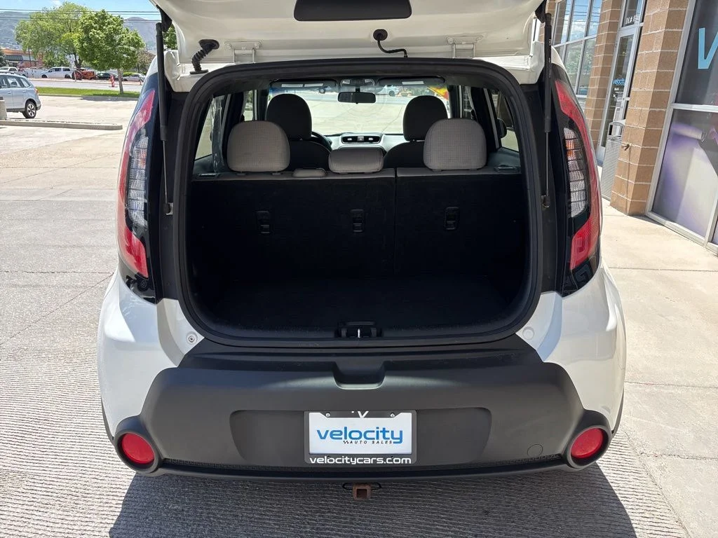 Used 2015 White Kia Base image 6