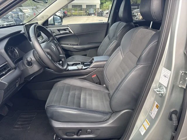 Used 2025  Mitsubishi SE image 9