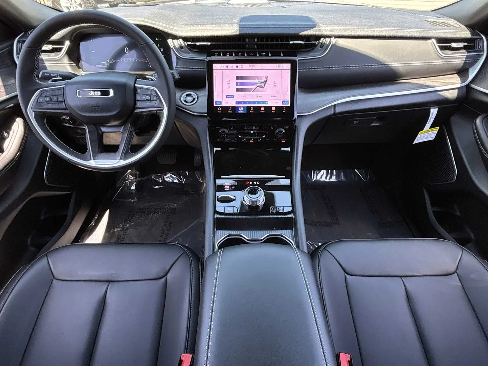 Used 2025 Diamond Black Crystal Pearlcoat Jeep  image 14