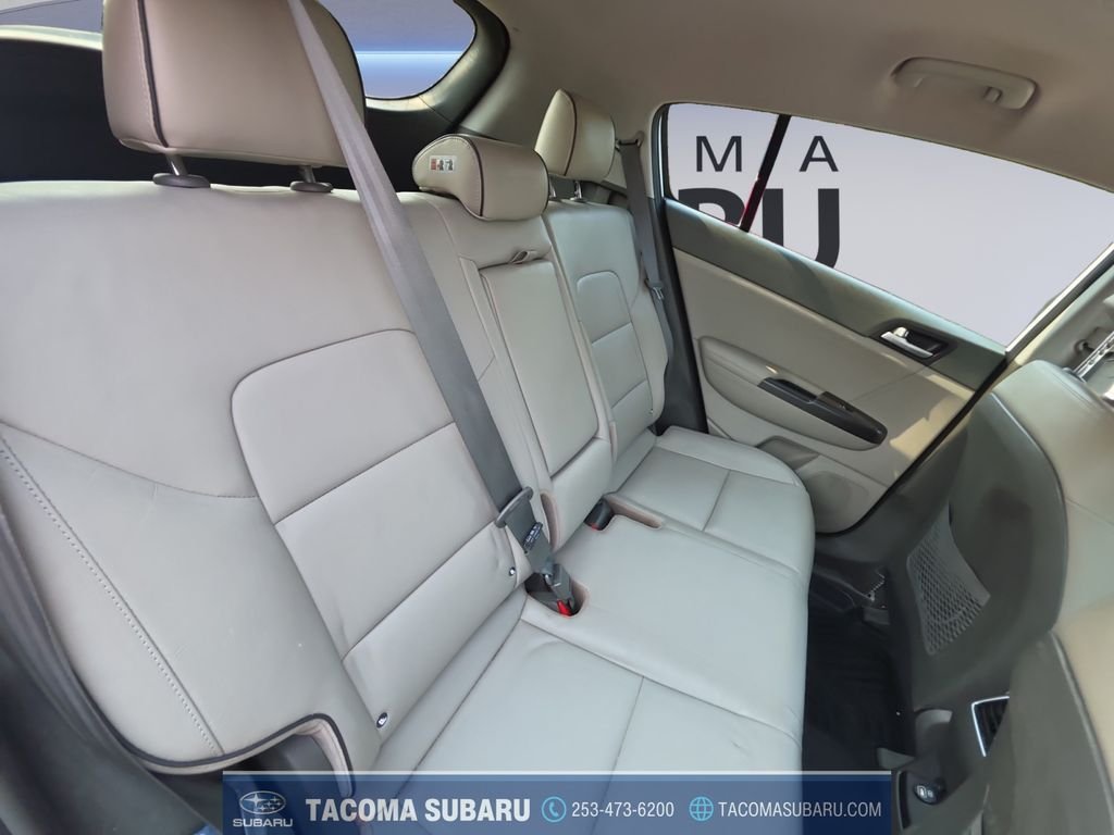 Used 2017 White Kia EX image 18