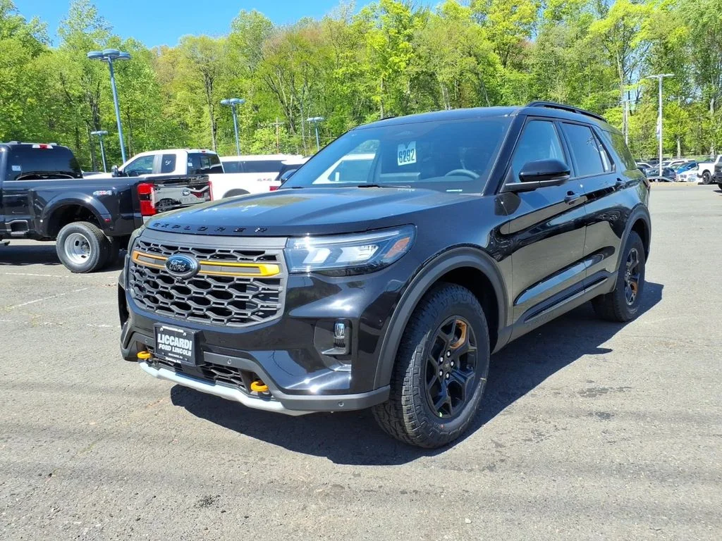 New 2026 Agate Black Metallic Ford Tremor® image 3