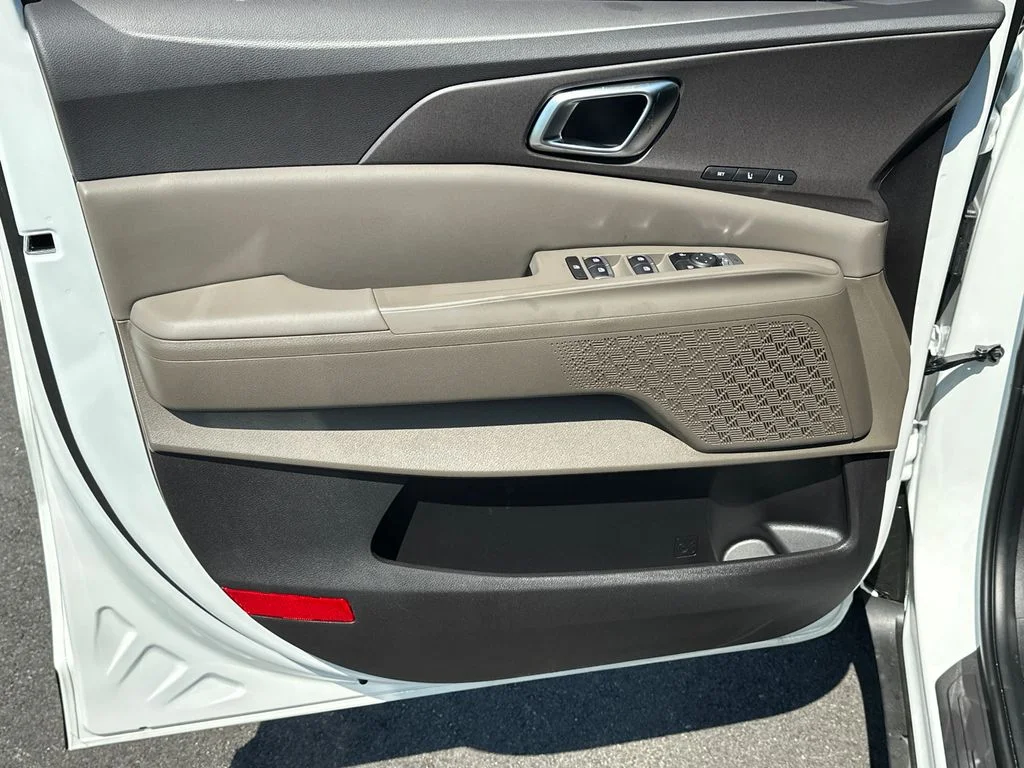 New 2027 White Kia EX image 10