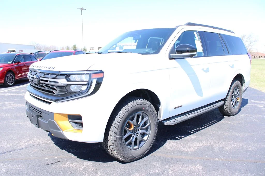 New 2026 Oxford White Ford Tremor® image 3