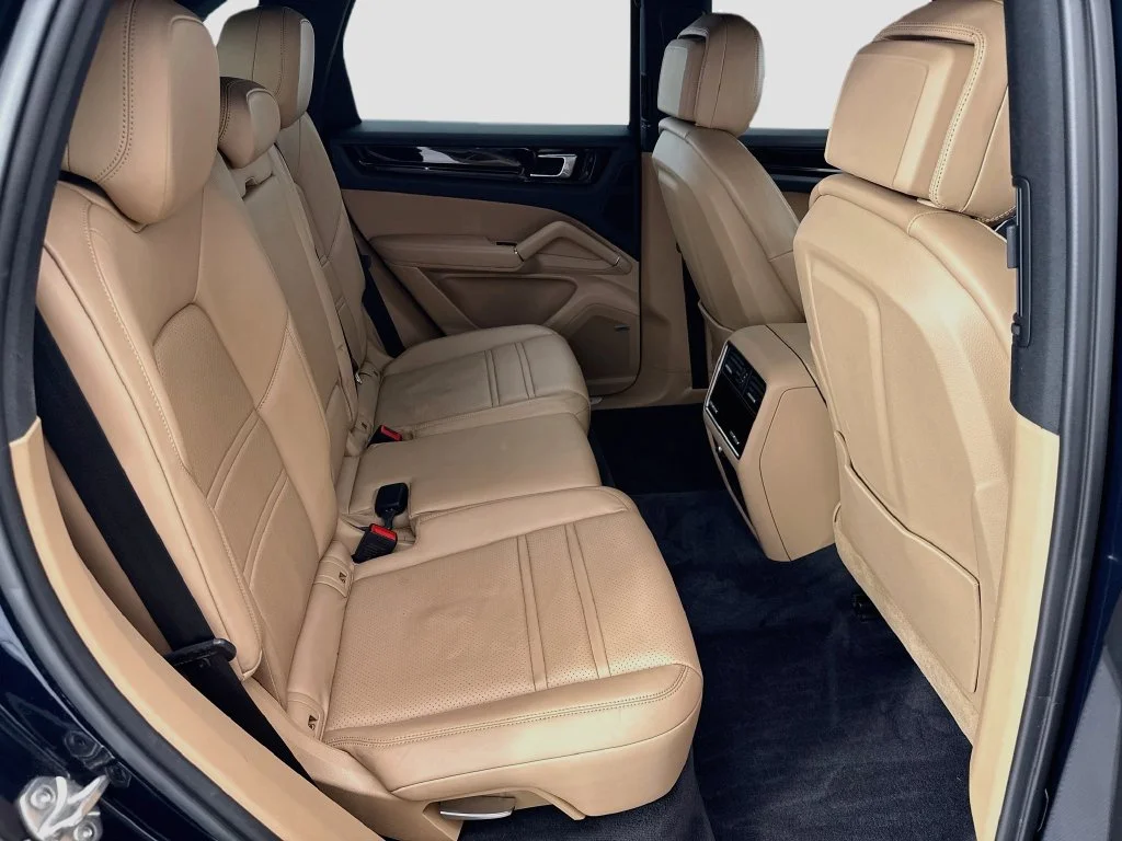 Used 2019  Porsche Base image 21