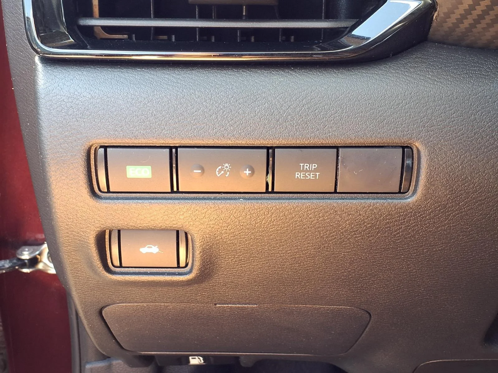 Used 2025 Rosewood Metallic Nissan SV image 16