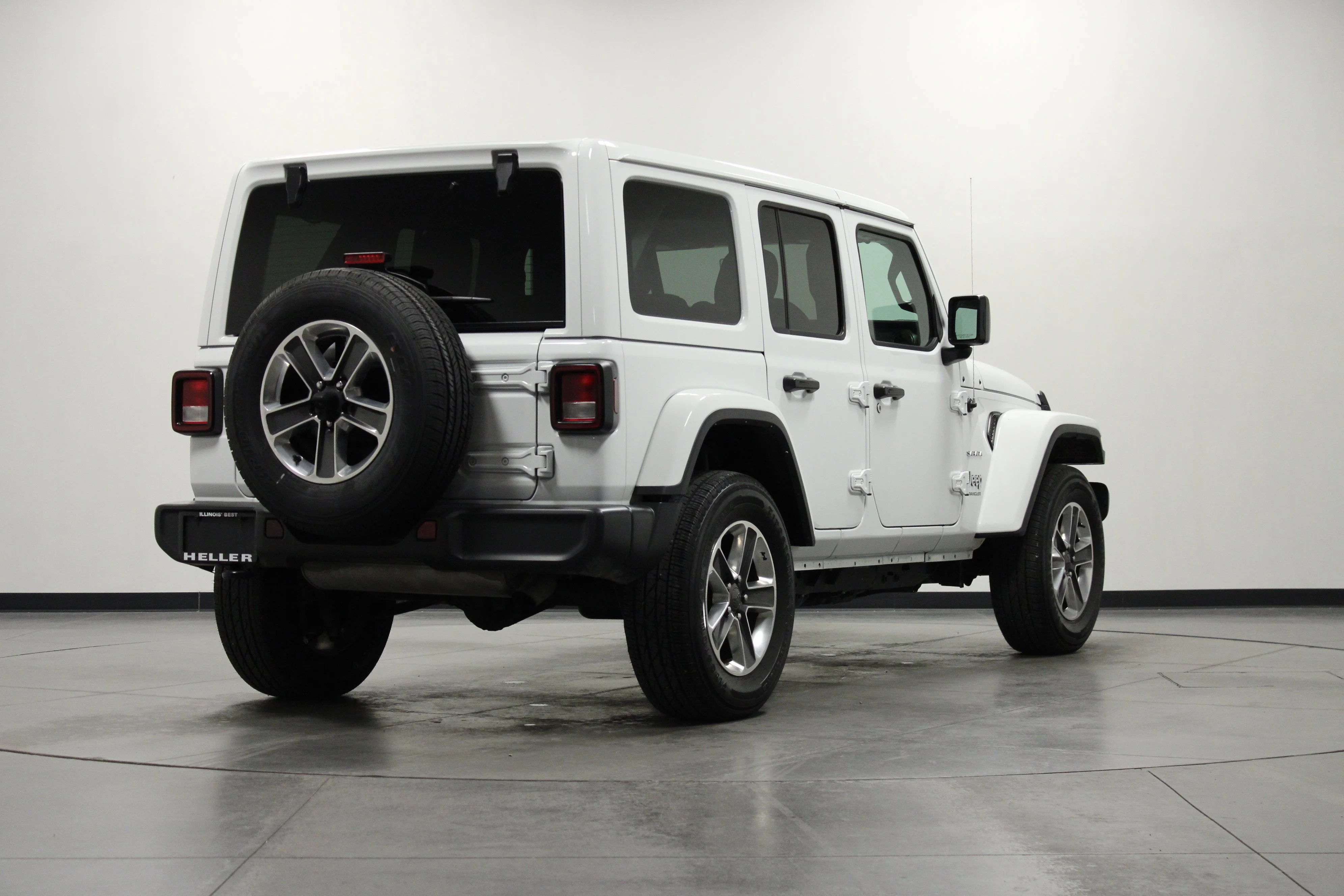 Used 2023 Bright White Clearcoat Jeep Sahara image 4
