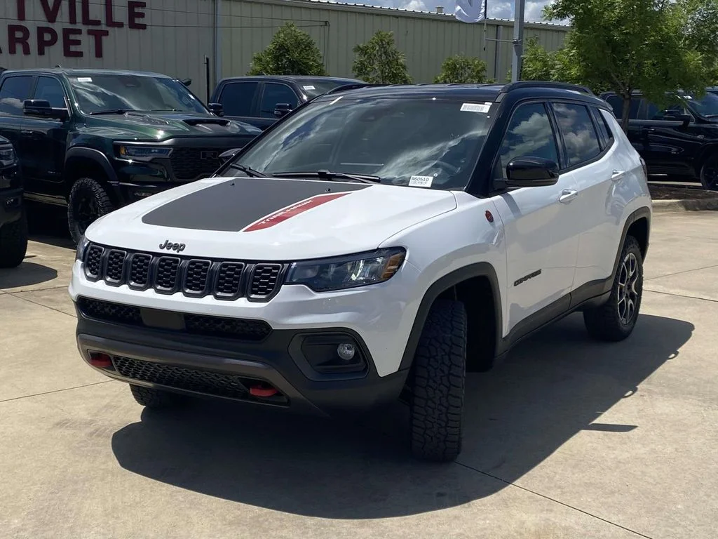 New 2026 Bright White Clear-Coat Exterior Paint Jeep Trailhawk image 31