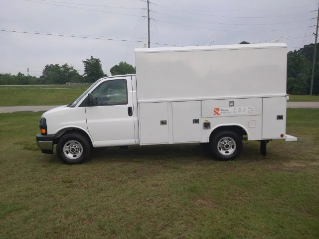 New 2025 Summit White GMC 1WT image 14