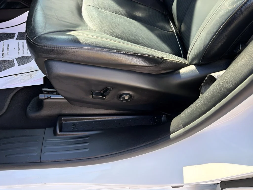 Used 2019 Bright White Clearcoat Chrysler Touring L Plus image 17