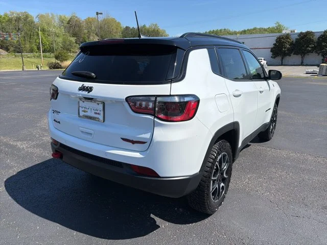 2025 Jeep Compass Trailhawk - Photo 3