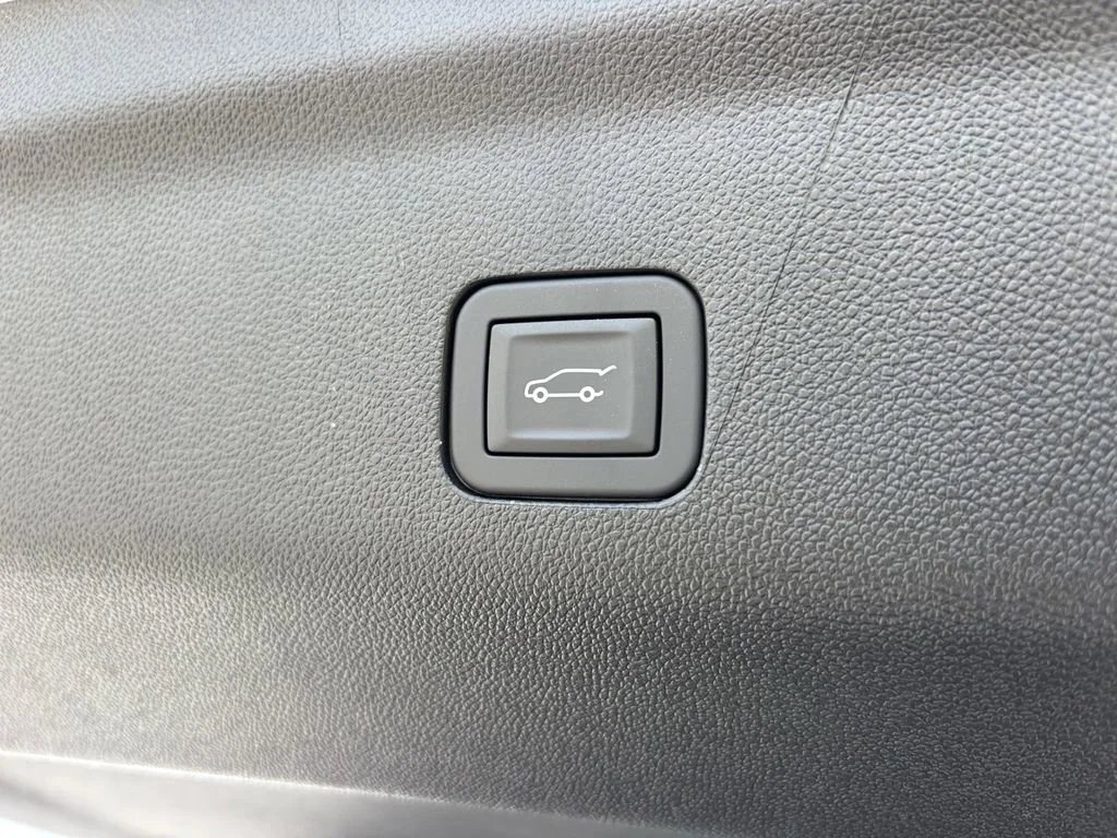 New 2026 Summit White GMC AT4 image 17