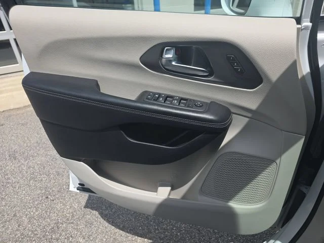 Used 2022 White Chrysler Touring L image 28
