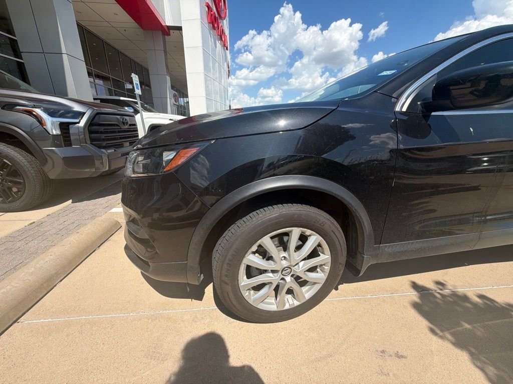 Used 2022 Black Nissan S image 2