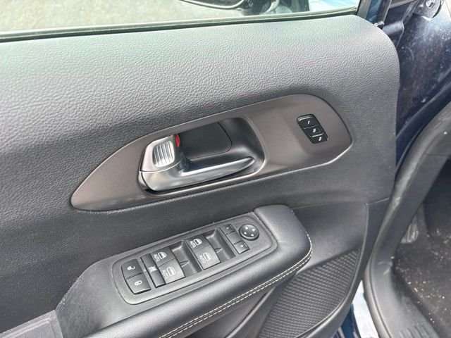 Used 2025 Blue Chrysler Select image 13