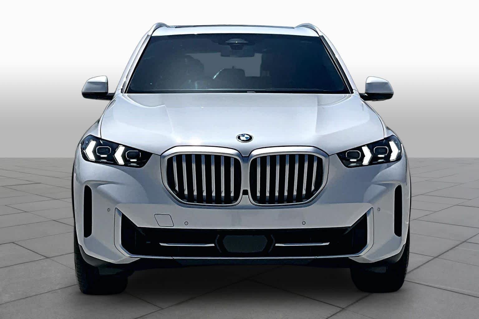 Used 2024 Mineral White Metallic BMW sDrive40i image 3