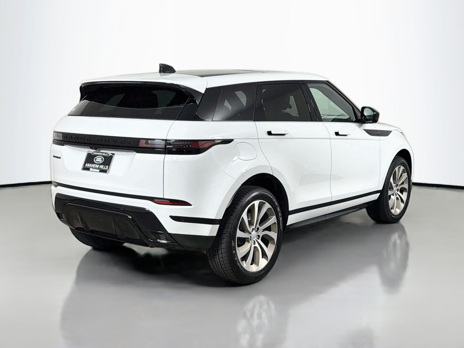New 2026 Fuji White Land Rover Hoxton Edition image 5