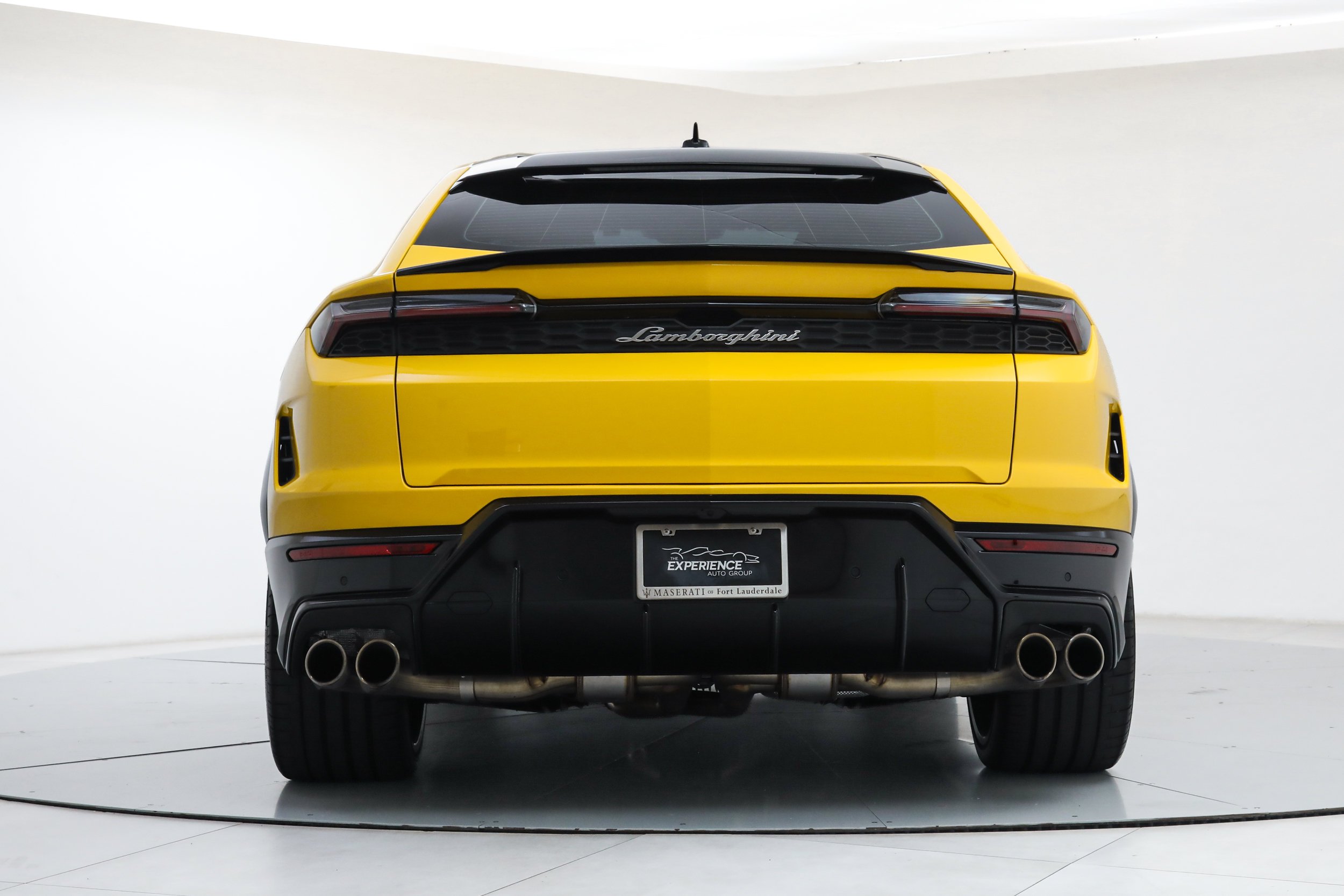 Used 2025 Yellow Lamborghini SE image 4