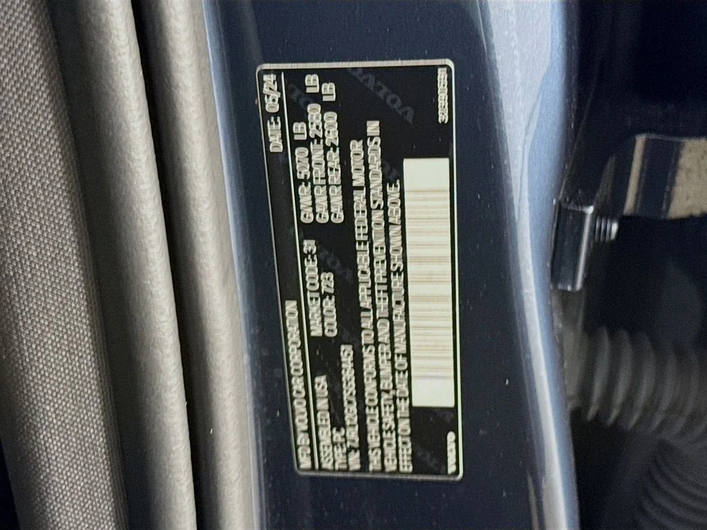 Used 2025 Blue Volvo B5 Plus image 33