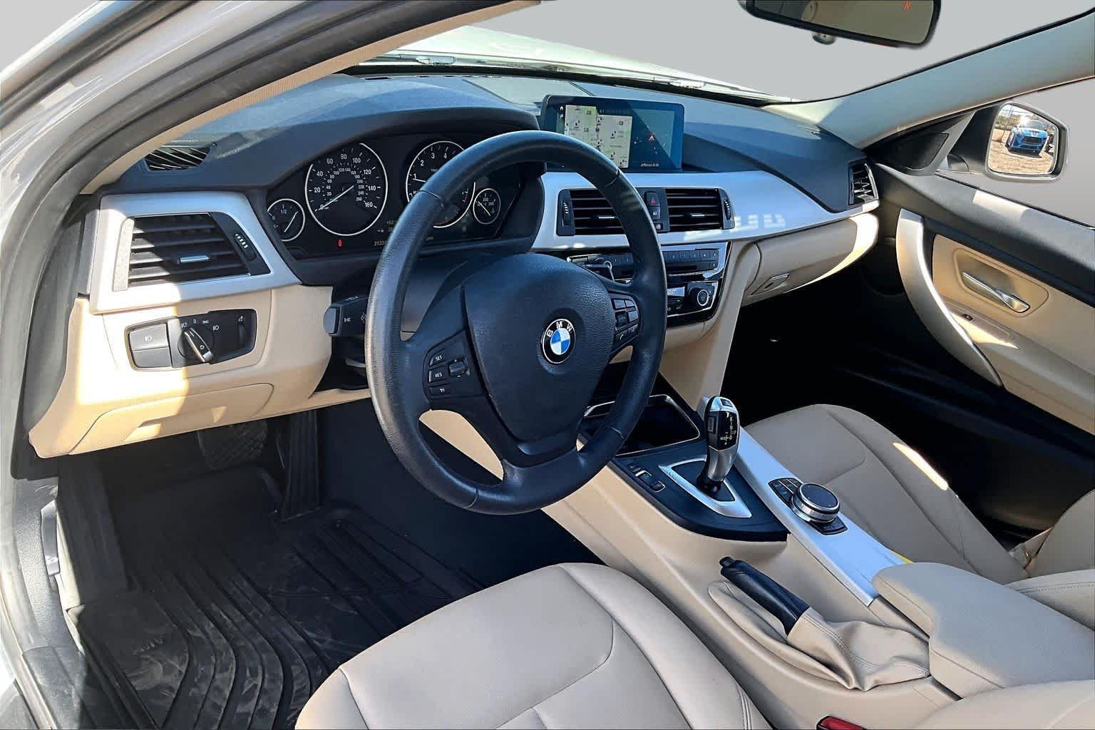 Used 2018 Mineral White Metallic BMW 320i xDrive image 14