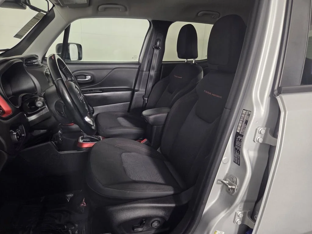 Used 2020 Glacier Metallic Clearcoat Jeep Trailhawk image 10