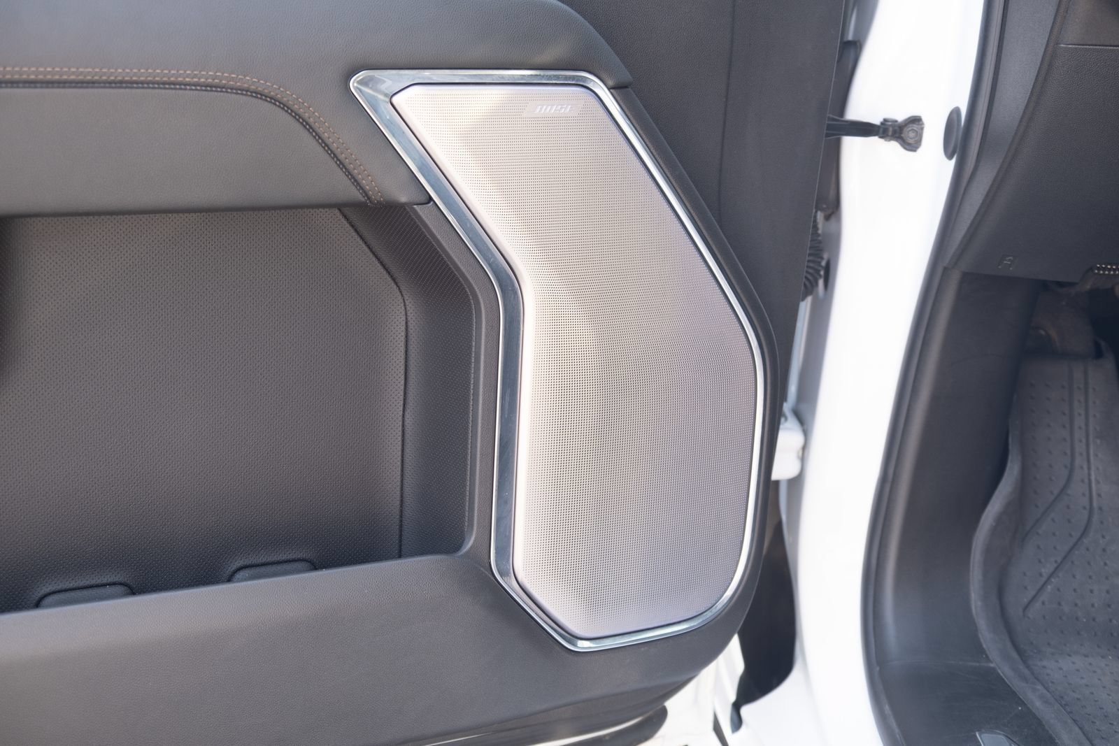 Used 2024 Summit White Chevrolet High Country image 16