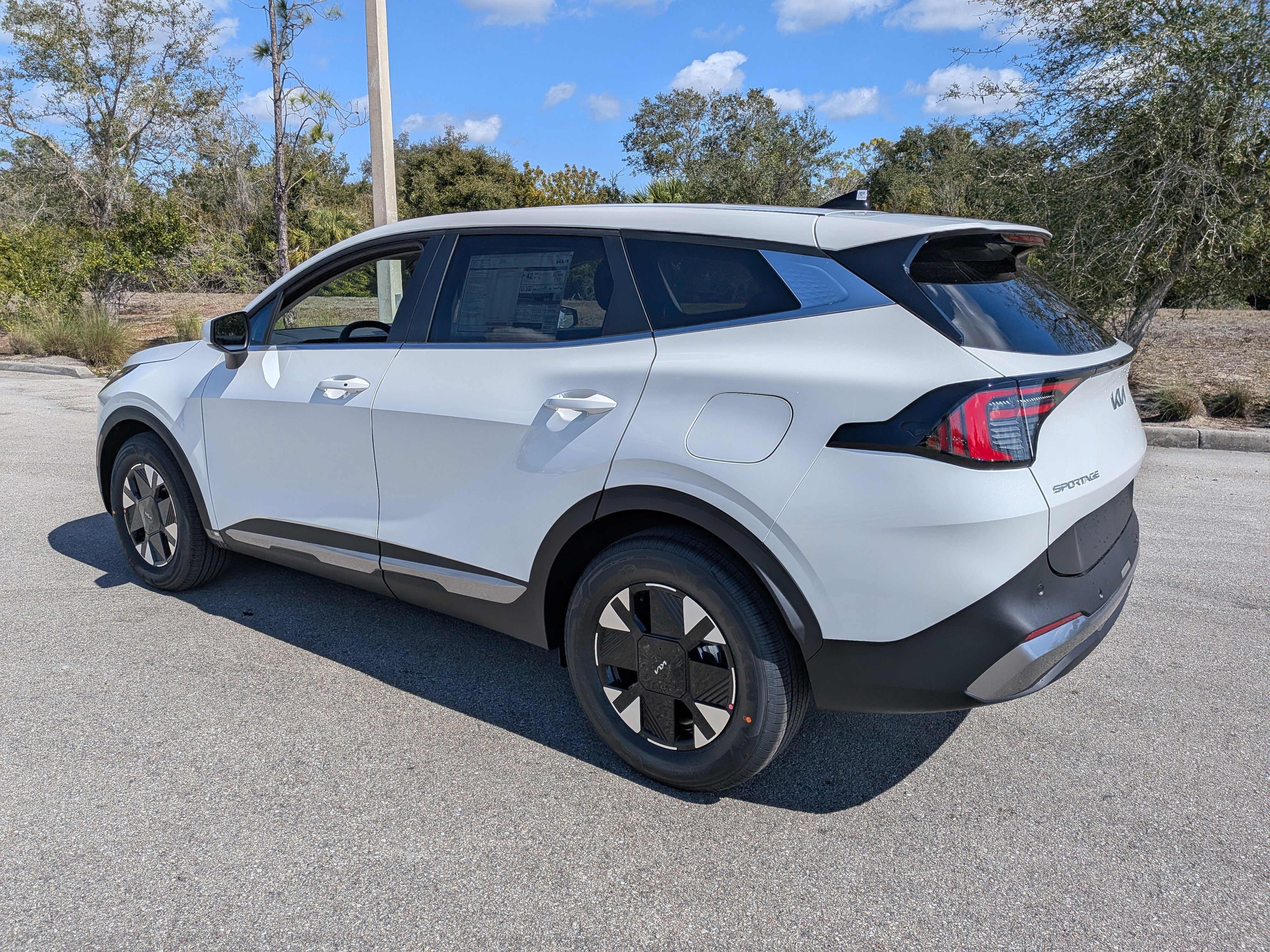 New 2026 Snow White Pearl Kia LX image 7