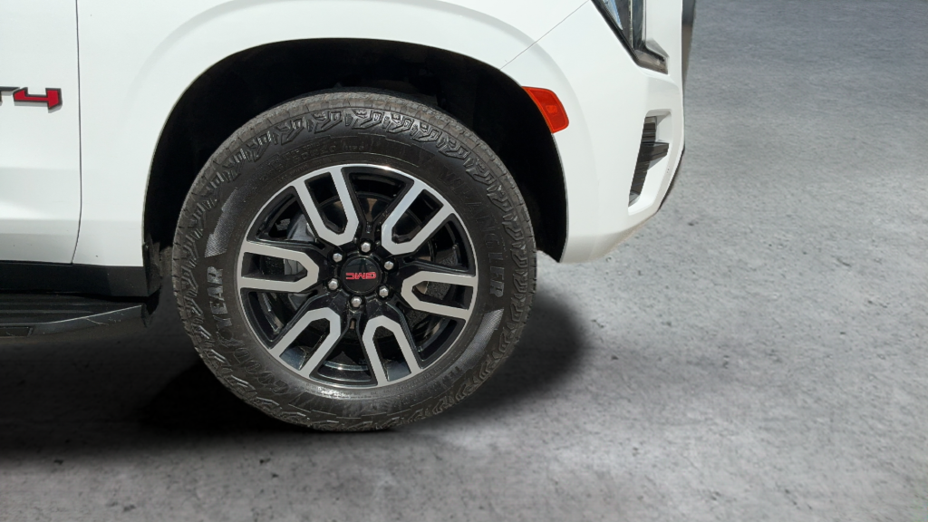 Used 2024 White GMC AT4 image 25