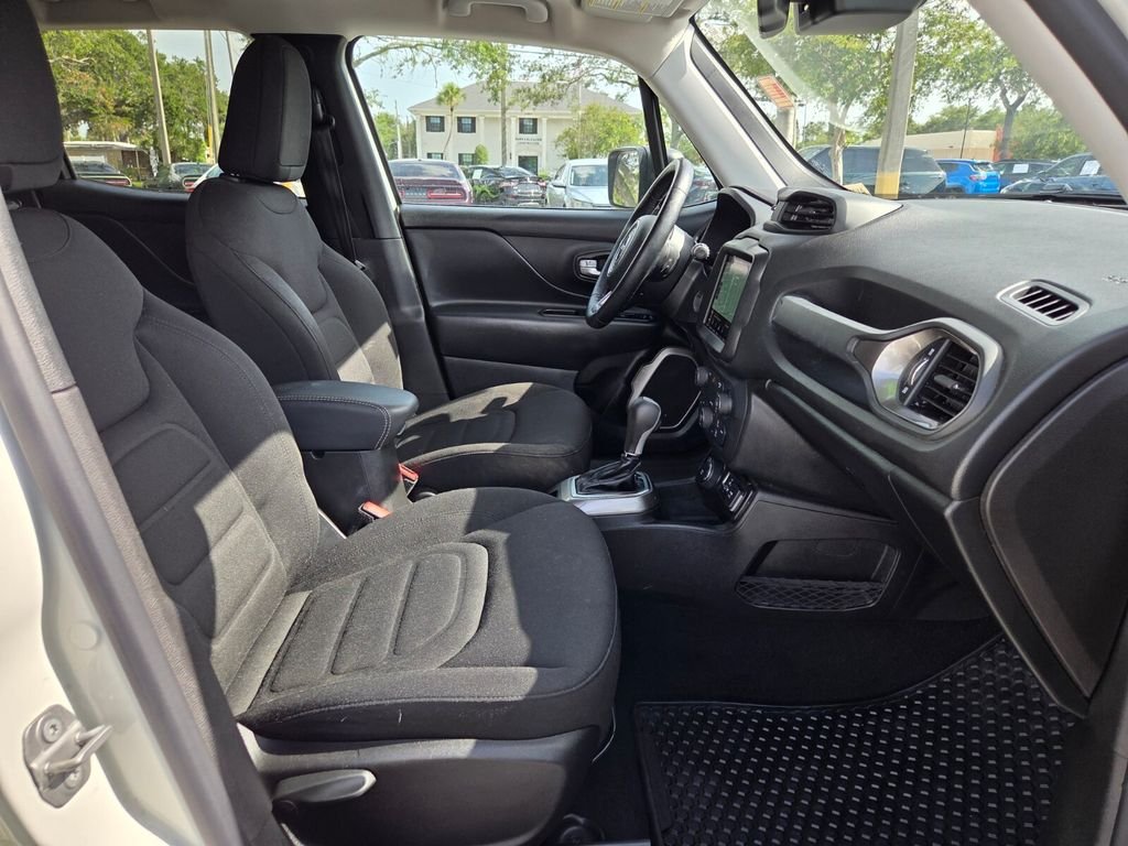Certified Used 2022 White Jeep Latitude image 19