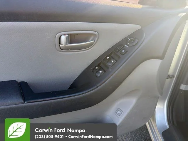 Used 2009 Silver Hyundai GLS image 7