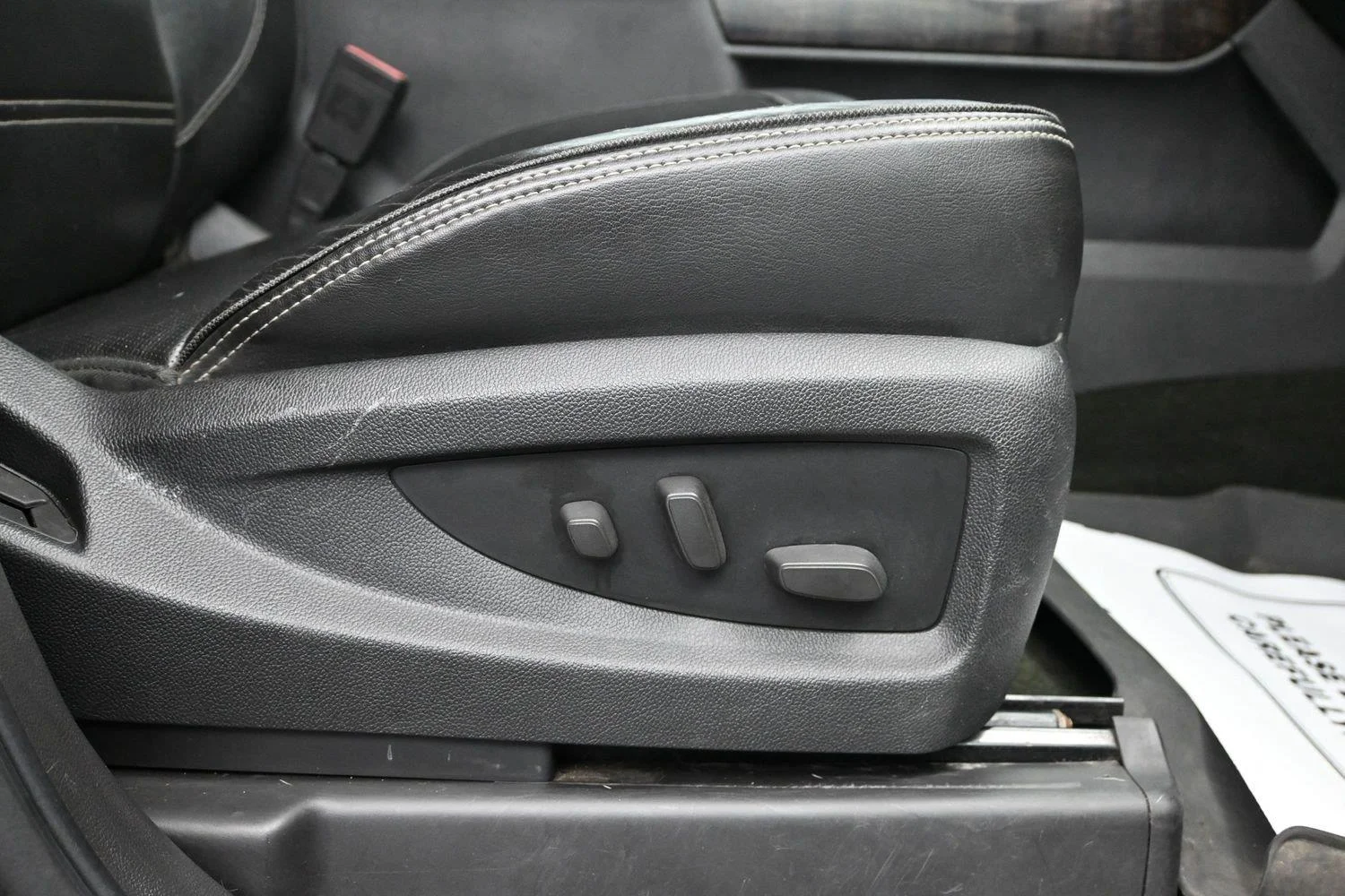 Used 2014 Iridium Metallic GMC Denali image 9