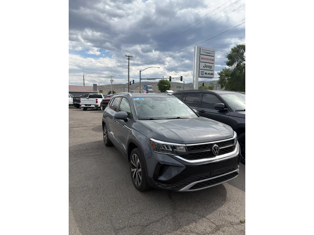Used 2023 Pure Gray Volkswagen SE image 1