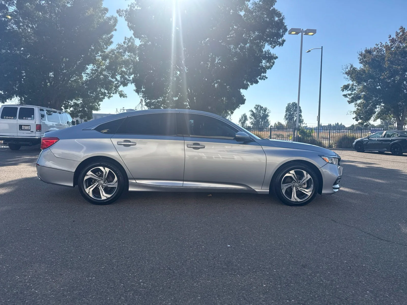 Used 2018 Silver Honda EX-L image 2