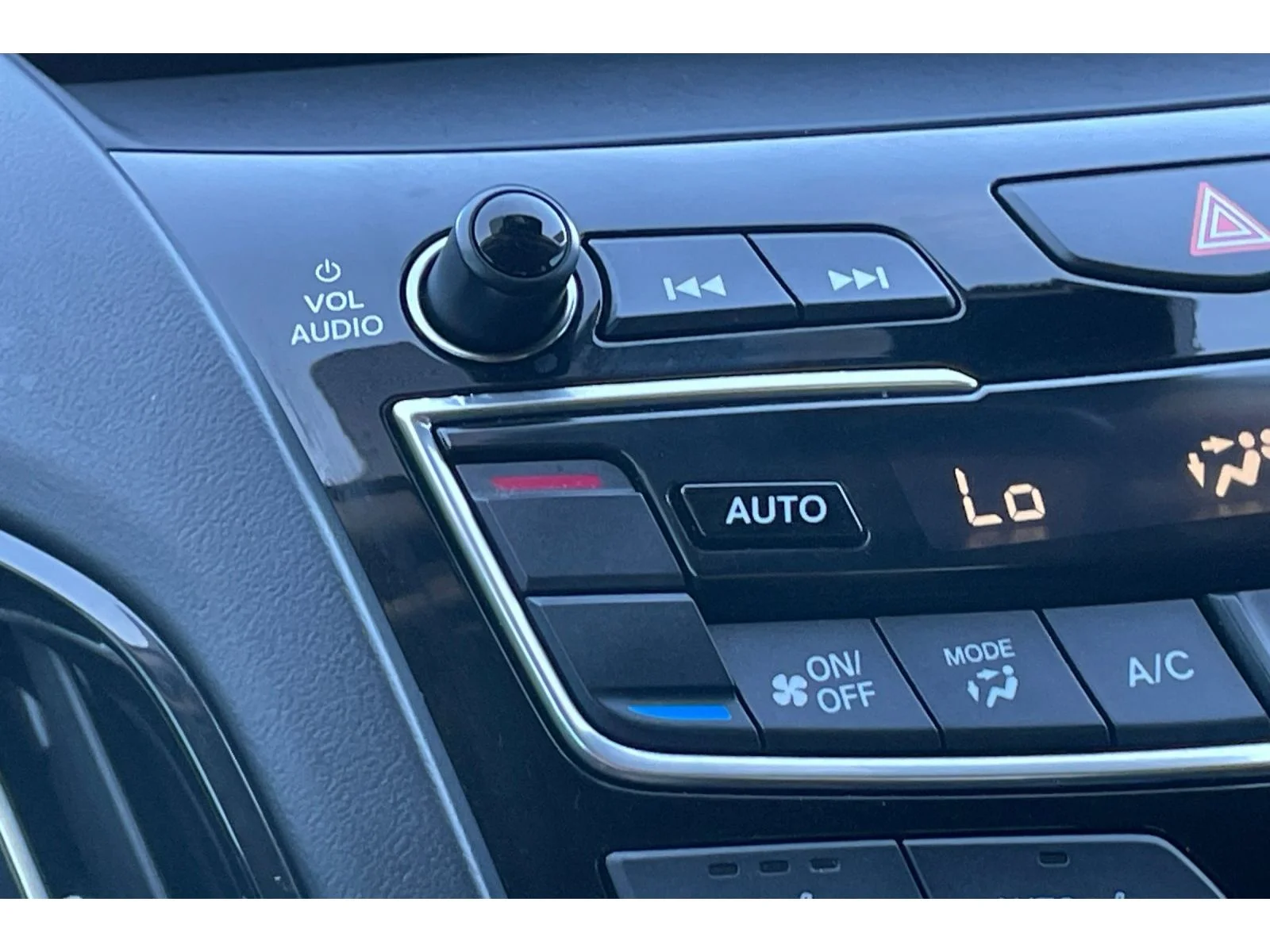 Used 2023 Platinum White Pearl Acura w/Technology Package image 28