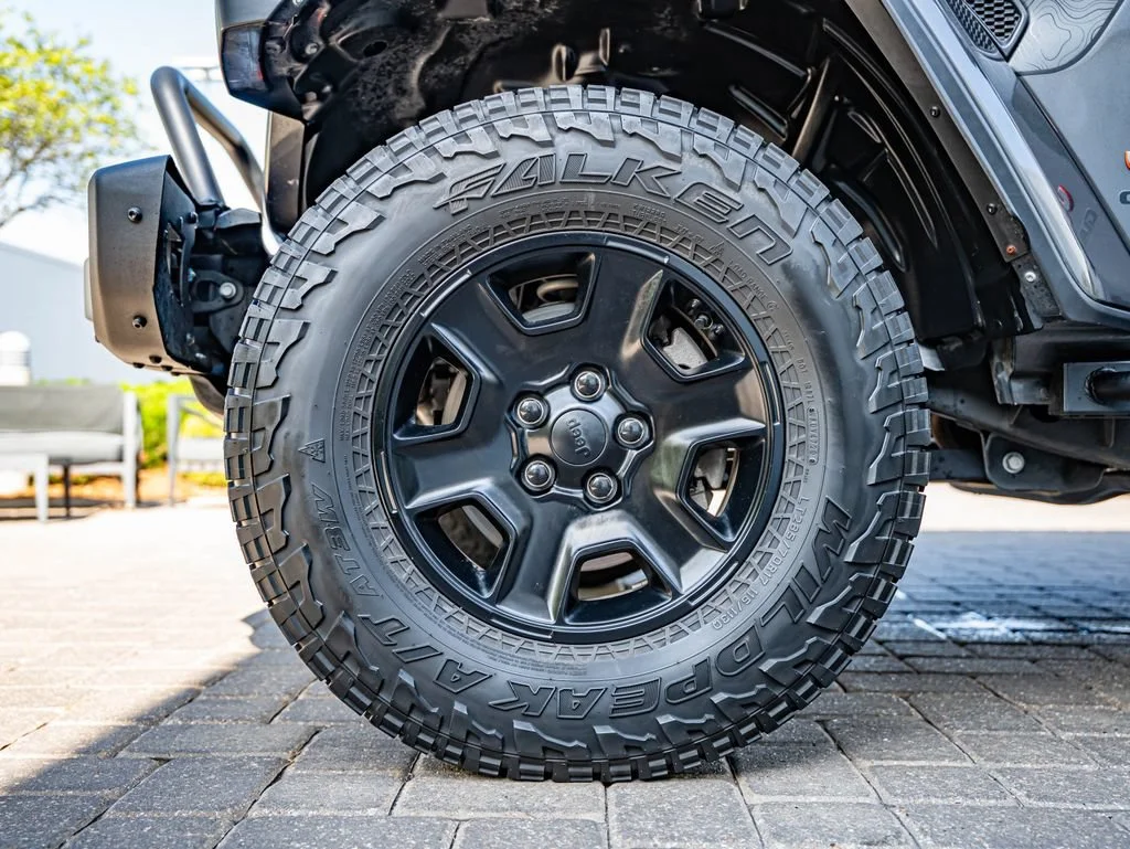 Used 2021 Granite Crystal Metallic Clearcoat Jeep Mojave image 12