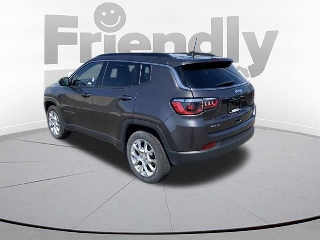 Used 2023 Gray Jeep Latitude Lux image 7