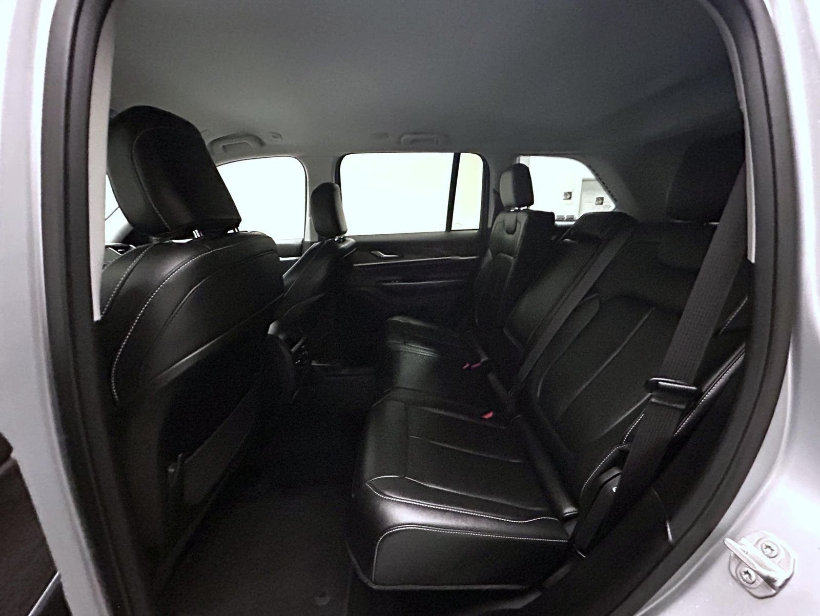 Used 2023 Silver Jeep Limited image 19