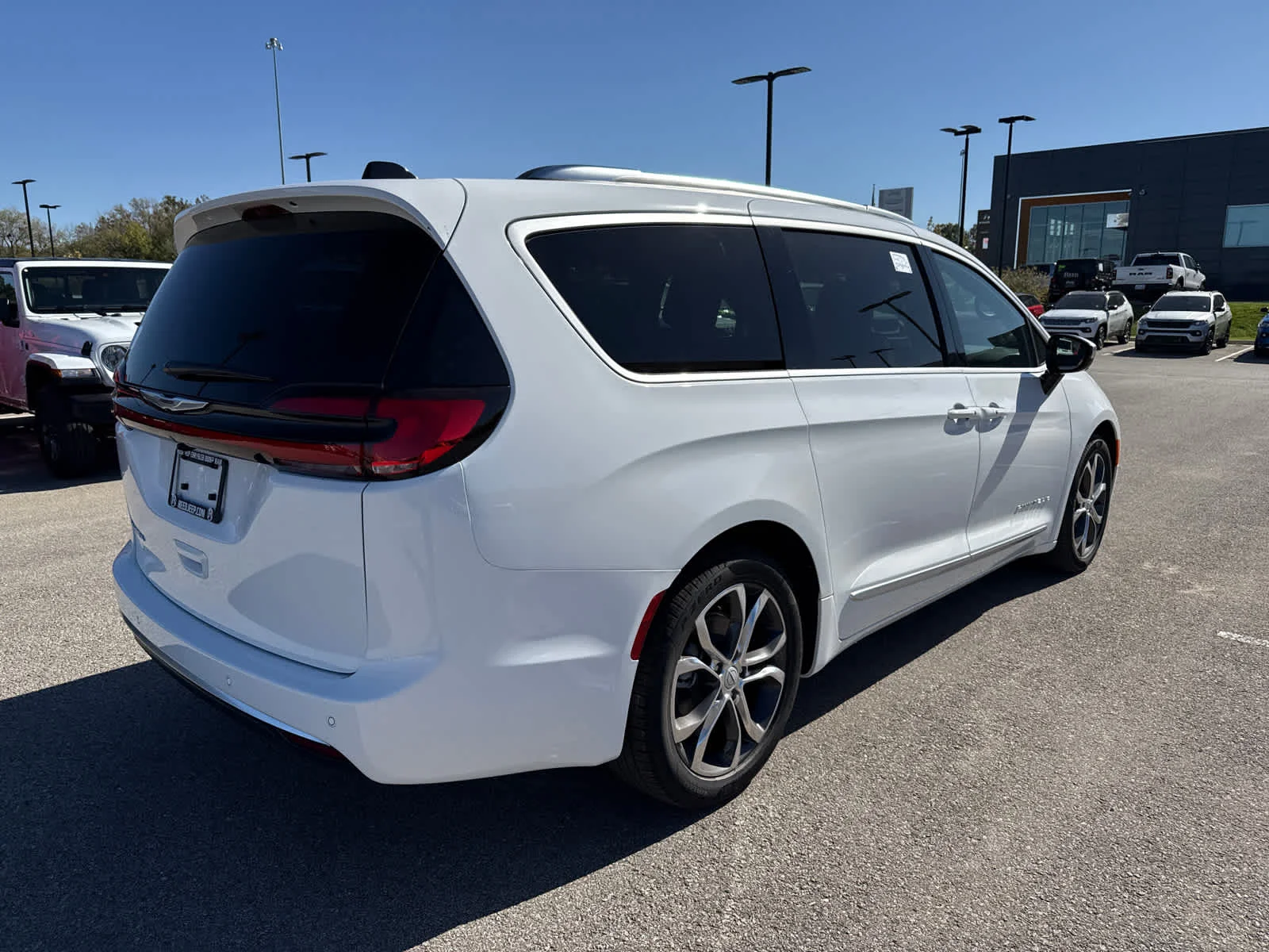 New 2026 Bright White Clear-Coat Exterior Paint Chrysler Pinnacle image 11