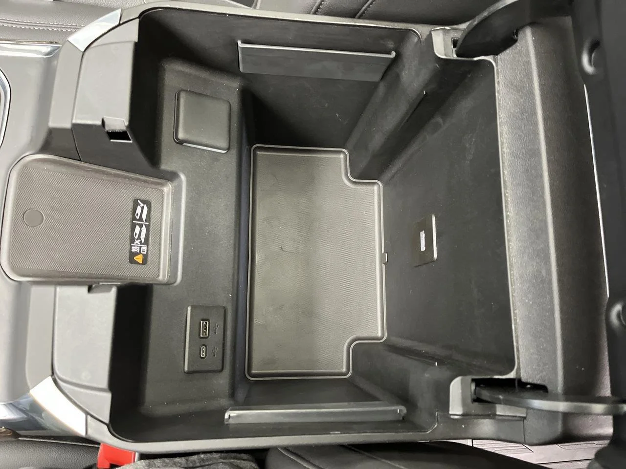 Used 2025 Sterling Metallic GMC Elevation image 29
