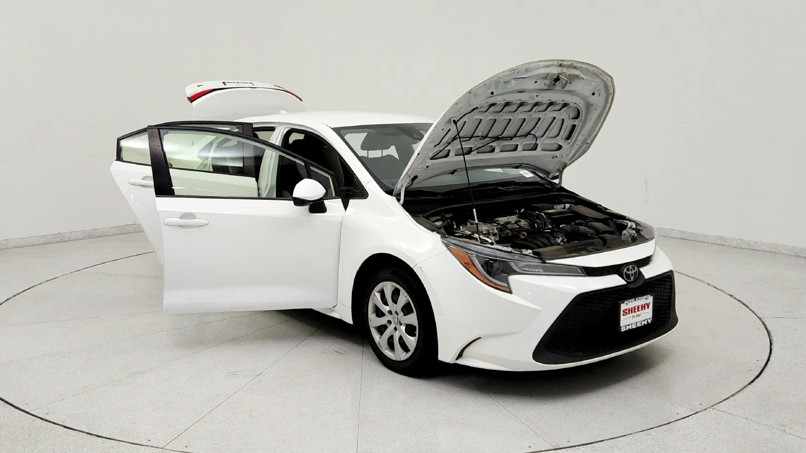 Used 2022 White Toyota LE image 11