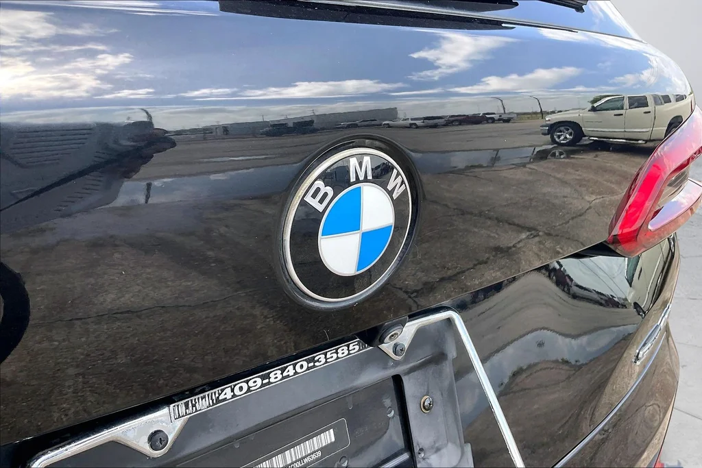 Used 2020 Black BMW sDrive40i image 31