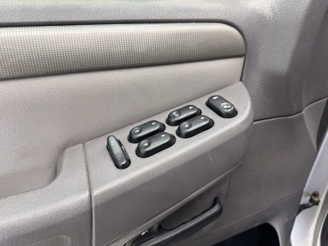 Used 2005 Silver Birch Clearcoat Metallic Ford XLT image 34