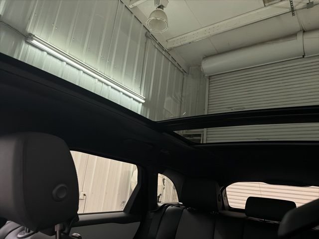 New 2026 Arroios Grey Land Rover Dynamic SE image 40