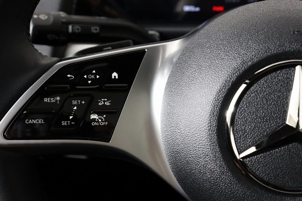 Used 2025 Black Mercedes-Benz GLB 250 image 19