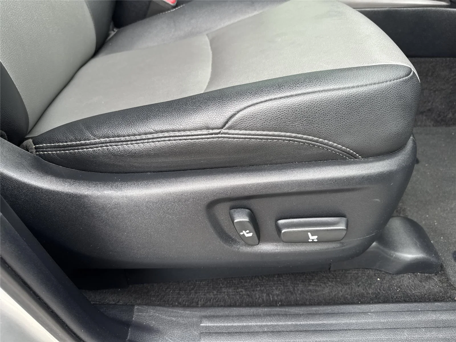 Used 2021 Classic Silver Metallic Toyota SR5 Premium image 35