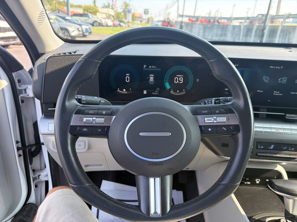 Used 2025 White Hyundai SEL image 17