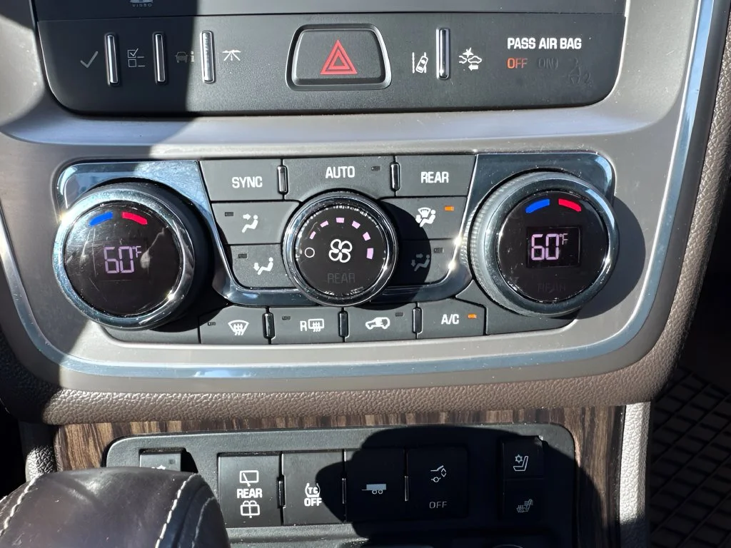 Used 2015 White GMC Denali image 23