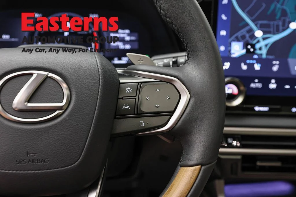 Used 2025 White Lexus 350 Luxury image 16