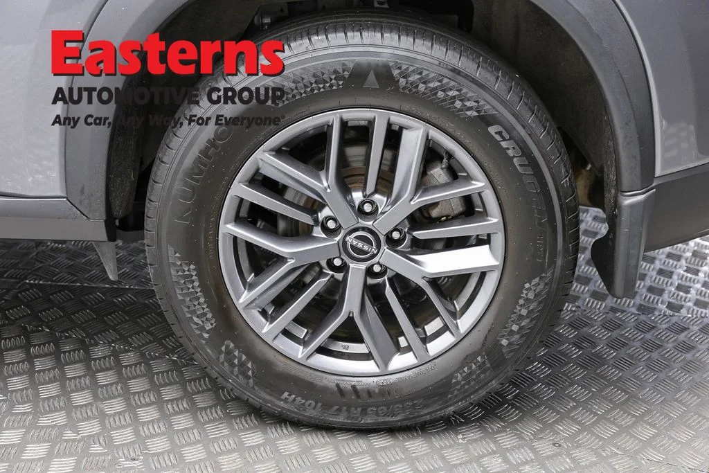 Used 2023 Gray Nissan S image 8