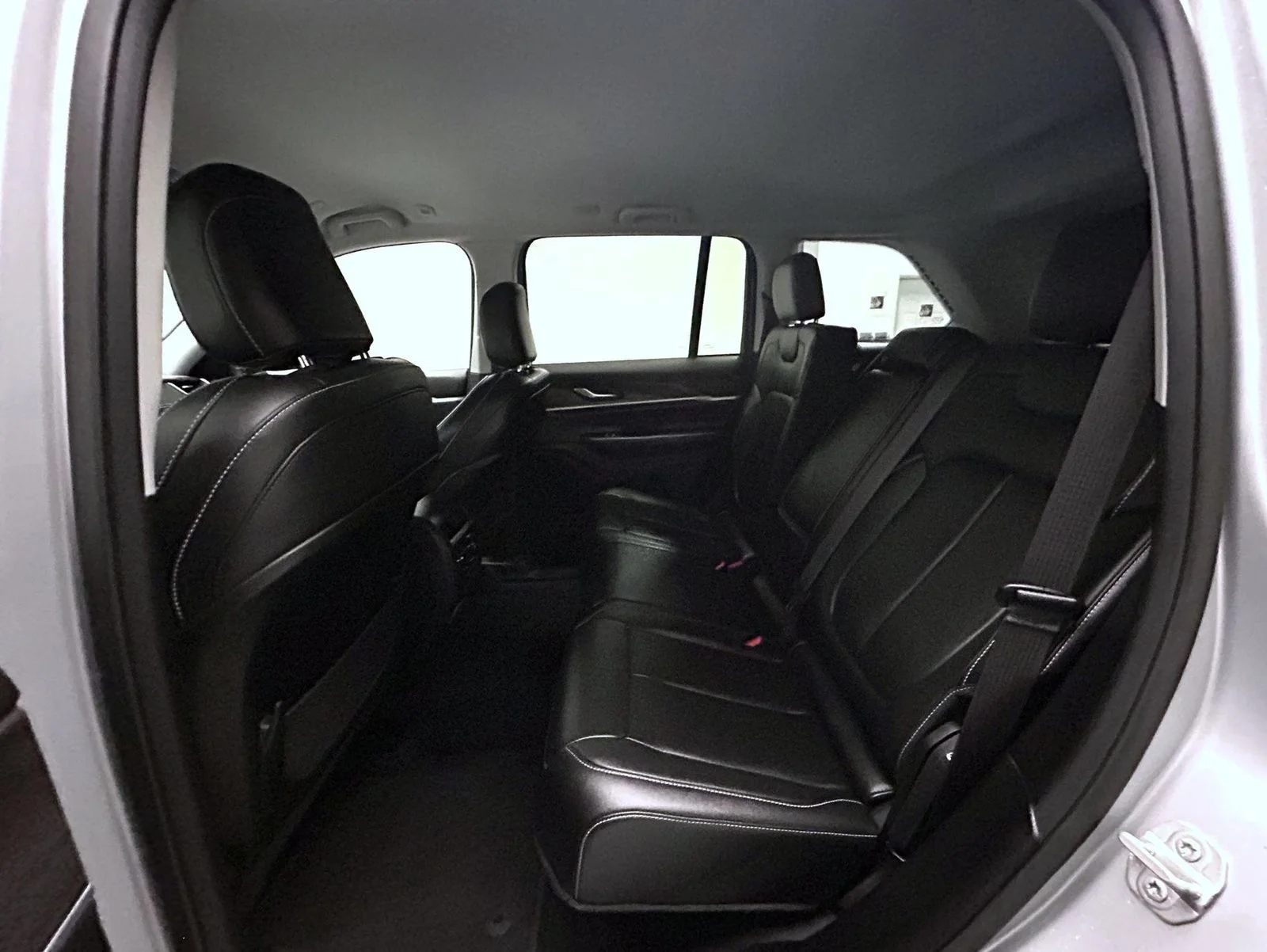 Used 2023 Silver Jeep Limited image 19