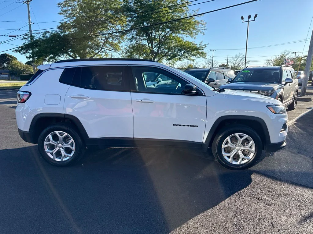Used 2024 White Jeep Latitude image 4